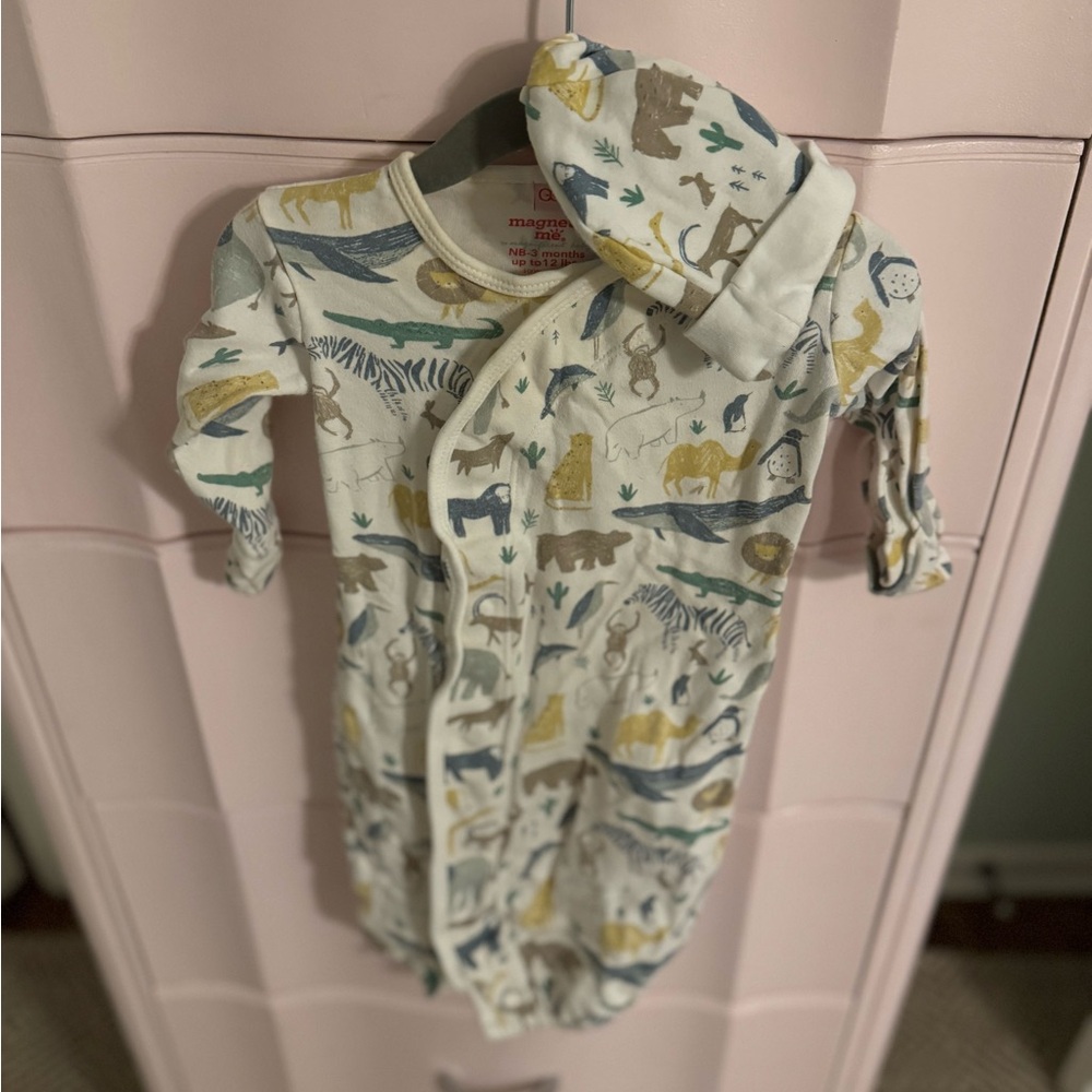 Magnetic Me Newborn Sleep Gown & Matching Hat - Zoo Animal Print